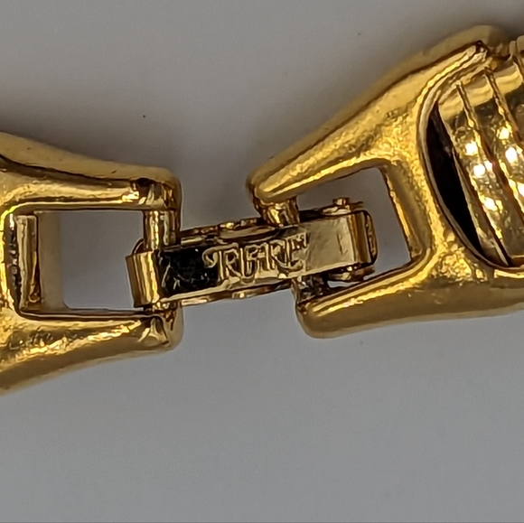 Vintage Gold Tone Snake/Omega Chain Black Lucite Cabachion Rhinestones Necklace - Picture 9 of 12